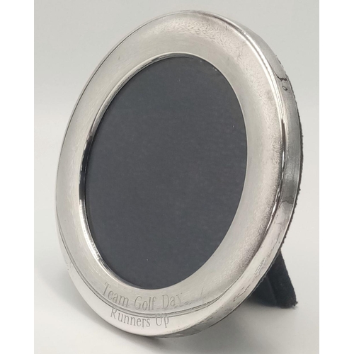 623 - Vintage SIVER PHOTO FRAME. Circular shape, presented as a golf trophy. Please see pictures. Okay