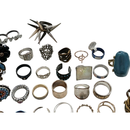 651 - Large selection of COSTUME JEWELLERY DRESS RINGS. Please see pictures.