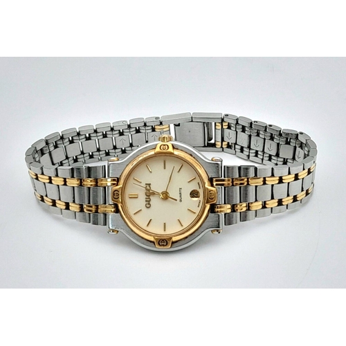 790 - A GUCCI 2 TONE LADIES BRACELET WATCH 9000L FULL WORKING ORDER. WATCH CASE: 25MM X 24MM. Ref: A/S NN ... 