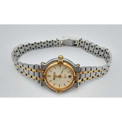 790 - A GUCCI 2 TONE LADIES BRACELET WATCH 9000L FULL WORKING ORDER. WATCH CASE: 25MM X 24MM. Ref: A/S NN ... 