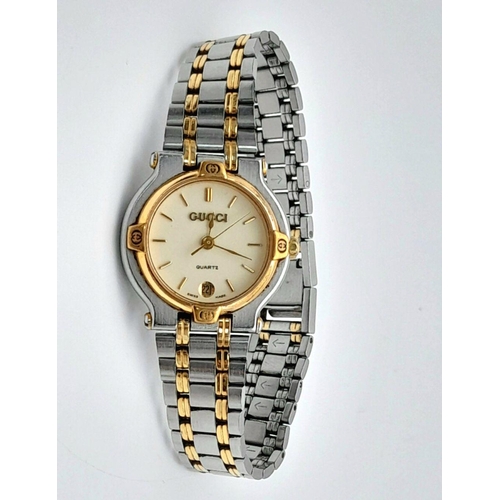 790 - A GUCCI 2 TONE LADIES BRACELET WATCH 9000L FULL WORKING ORDER. WATCH CASE: 25MM X 24MM. Ref: A/S NN ... 