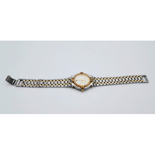 790 - A GUCCI 2 TONE LADIES BRACELET WATCH 9000L FULL WORKING ORDER. WATCH CASE: 25MM X 24MM. Ref: A/S NN ... 