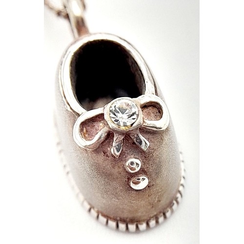 791 - A genuine Paul Kennedy SILVER BABY SLIPPER PENDANT mounted on a fine Italian SILVER CHAIN NECKLACE. ... 