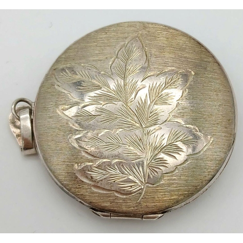 896 - Extremely pretty large Vintage SILVER LOCKET . Finished in smooth and frosted SILVER with Beautiful ... 