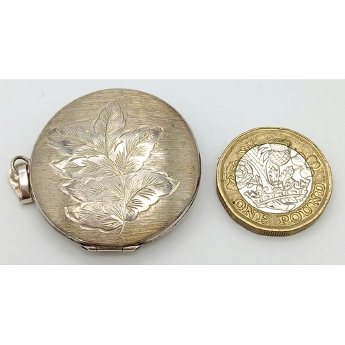 896 - Extremely pretty large Vintage SILVER LOCKET . Finished in smooth and frosted SILVER with Beautiful ... 