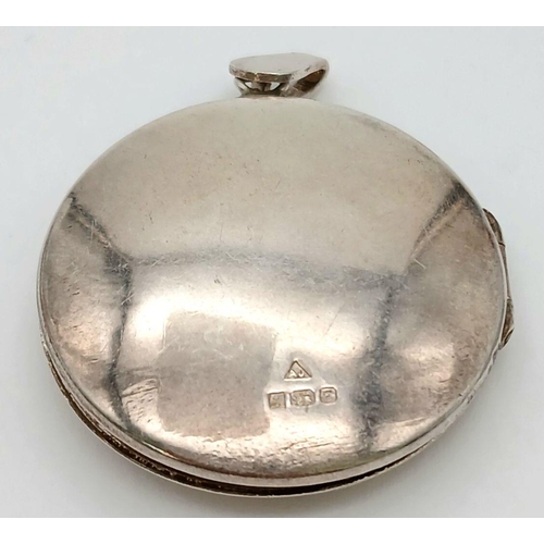 896 - Extremely pretty large Vintage SILVER LOCKET . Finished in smooth and frosted SILVER with Beautiful ... 