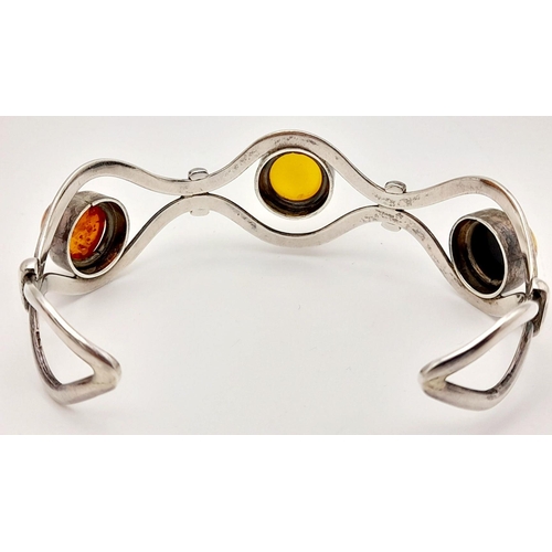 987 - An extremely Attractive & unusual Designer SILVER and AMBER BANGLE. Having twin rows of serpentine  ... 