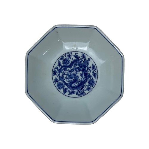 1517 - An antique Chinese blue and white ceramic octagonal dish with a dragon motif. Marking on base. 7cm d... 