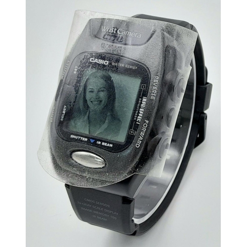 1088 - A Rare Casio Wrist Camera Watch. Comes with the orginal box. As found.