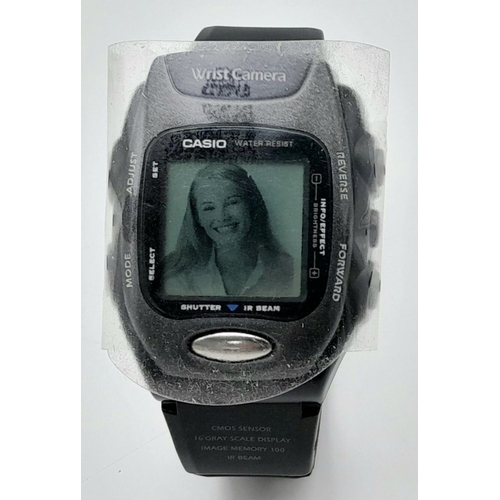 1088 - A Rare Casio Wrist Camera Watch. Comes with the orginal box. As found.