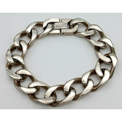 1229 - A stunning Hong Kong silver chunky curb link bracelet. Total weight 48.2G. Total length 20cm.