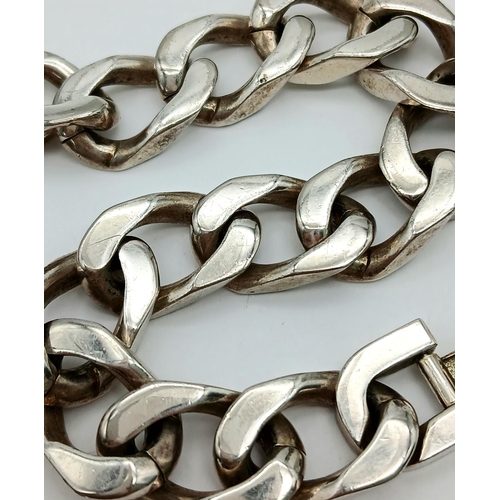 1229 - A stunning Hong Kong silver chunky curb link bracelet. Total weight 48.2G. Total length 20cm.