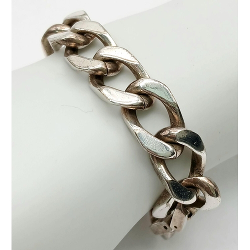 1229 - A stunning Hong Kong silver chunky curb link bracelet. Total weight 48.2G. Total length 20cm.