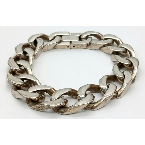 1229 - A stunning Hong Kong silver chunky curb link bracelet. Total weight 48.2G. Total length 20cm.