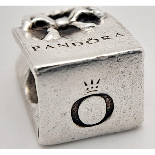 1371 - A PANDORA STERLING SILVER SHOPPING BAG CHARM 4.5G , 14MM X 10MM. Ref: SC 9024