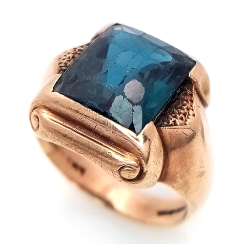 177 - A Vintage 10K Yellow Gold Blue Stone (possibly Topaz) Ring. 
Size P. 6.5g