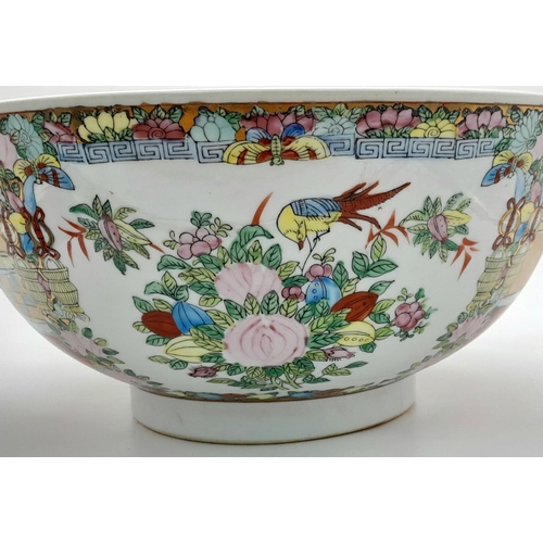 632 - A SUPERB VERY LARGE CANTON BOWL. LATE QUING PERIOD. IN VERY GOOD ANTIQUE CONDITION - DEPICTING COURT... 