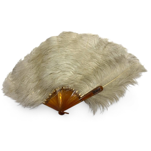 1807 - An exquisite 19th-century European feather fan. Made from fine feathers with a tortoiseshell handle ... 