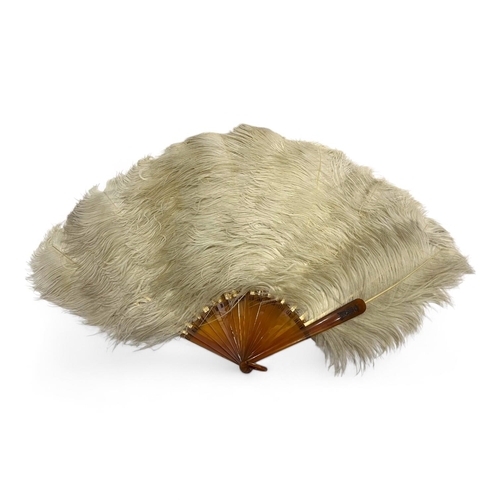 1807 - An exquisite 19th-century European feather fan. Made from fine feathers with a tortoiseshell handle ... 