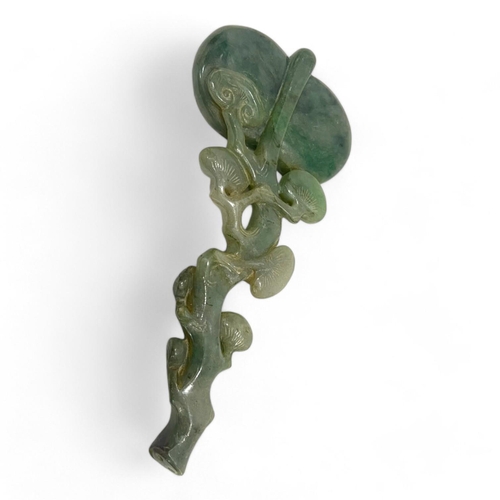 1905 - An Ancient Qing Dynasty 18th-19th Century Chinese Jade Lingzhi Ruyi Scepter.
Detailed jade hand carv... 