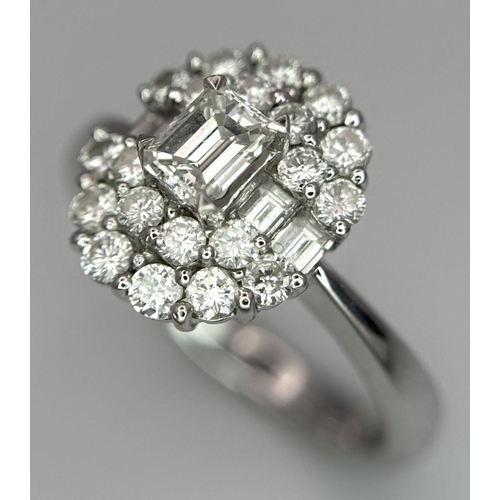 1504 - A BEAUTIFUL 18K WHITE GOLD, EMERALD CUT AND ROUND BRILLIANT CUT DIAMOND CLUSTER RING - 1CTW APPROX. ... 