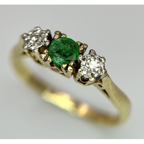 1966 - A 18K YELLOW GOLD DIAMOND & EMERALD 3 STONE RING 2.8G SIZE M. Ref: SC 6088