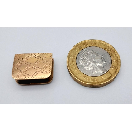 1706 - A 9K YELLOW GOLD TRINKET BOX CHARM 2G IN WEIGHT, WHICH COULD OPEN TO BE USED AS HIDDEN SNUFF/PILL BO... 