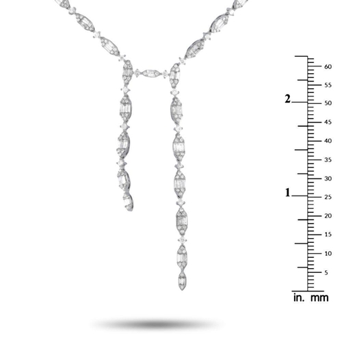 1082 - A 14K White Gold 4.80ct Diamond Necklace. Sparkling Diamonds with a total weight of 4.80 carats allo... 