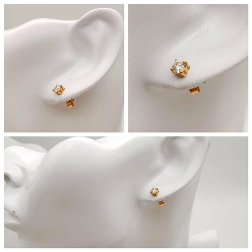 2421 - An 18K Yellow Gold Diamond Single Stud Earring. 0.25ct.