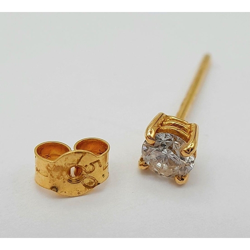 2421 - An 18K Yellow Gold Diamond Single Stud Earring. 0.25ct.