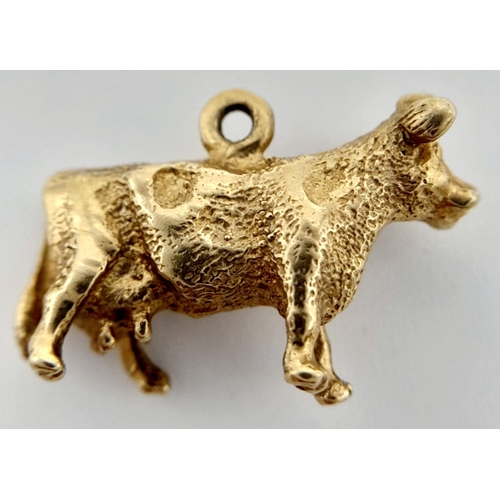 2422 - A 9K Yellow Gold Pendant/Charm. 2cm. 3.7g weight.