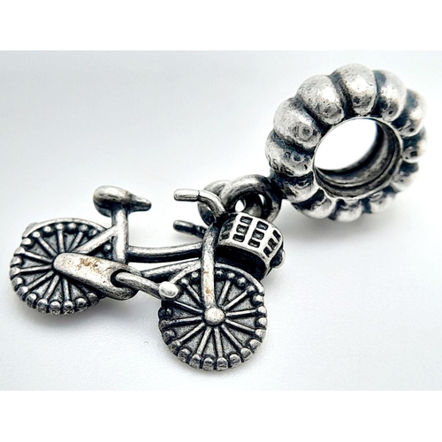 1322 - A PANDORA STERLING SILVER BICYCLE WITH A BASKET DANGLE CHARM 2.4G , 22MMX 14MM. Ref: SC 7086