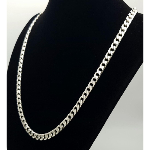 1536 - An Appealing Solid Silver 925 Curb Chain Necklace, 33.2 grams, 52cm. In excellent condition.