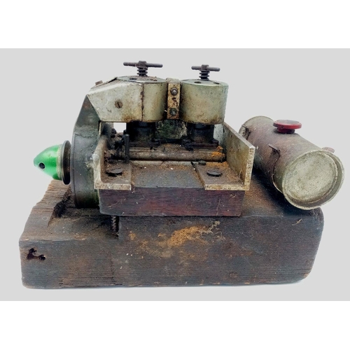 1572 - A vintage compact stationary engine - great for small equipment or hobby projects. Perfect for fixed... 