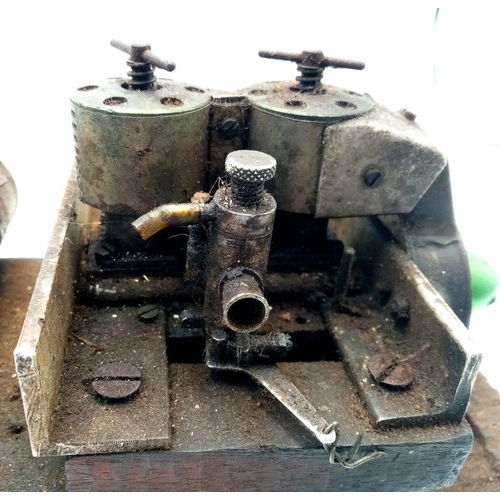 1572 - A vintage compact stationary engine - great for small equipment or hobby projects. Perfect for fixed... 