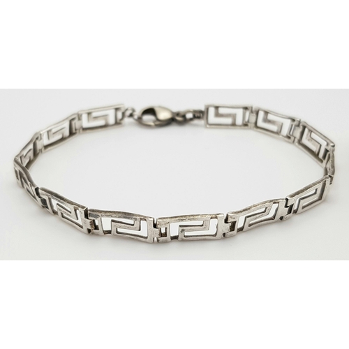 1902 - Three Appealing Solid Silver 925 Bracelets,Total weight: 42 grams, 18-20cm. All in good condition.