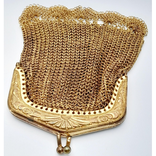 2184 - AN ART DECO LADIES COIN PURSE WITH YELLOW METAL CLASP AND GOLD LAME WOVEN NETTING,   8 X 9cms