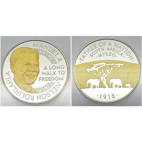 493 - A Nelson Mandela Commemorative Silver Coin. Limited edition - 404/5000. Encapsulated in a hard trans... 