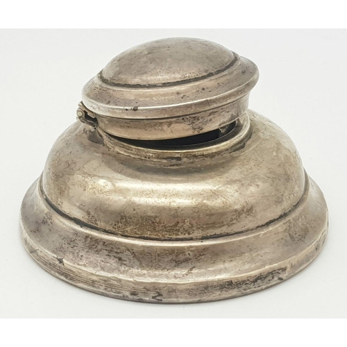 478 - A 1930 Sterling Silver Inkwell - Chester Hallmarks. wood base. 122g.