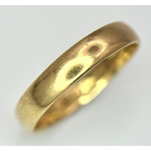 113 - A Vintage 18K Yellow Gold Band Ring. Full UK hallmarks. 4mm width. 3g.