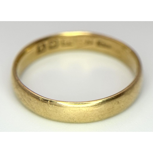 113 - A Vintage 18K Yellow Gold Band Ring. Full UK hallmarks. 4mm width. 3g.