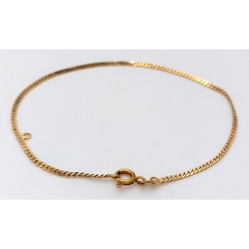 57 - An 18K Yellow Gold Scale Link Flat Bracelet. 19cm. Charm attachment. 2.4g.