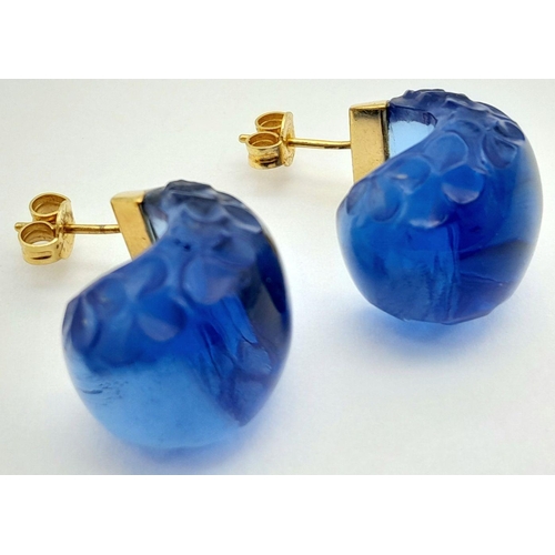 71 - A Wonderful Pair of Vintage 18K Gold Lalique Blue Glass Earrings. Crescent design. 2.5cm. 14.3g tota... 