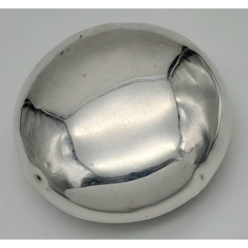 86 - A Wonderful Antique Sterling Silver 'Squeeze and Pop Open' Snuff Box! Circular form. Hallmarks for L... 