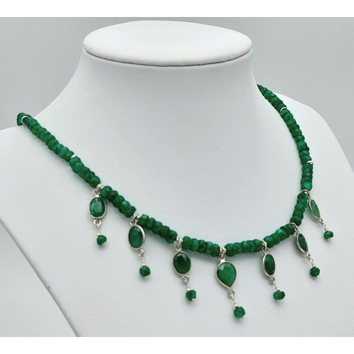 924 - An Emerald Gemstone Necklace with Emerald Drops. 44cm.