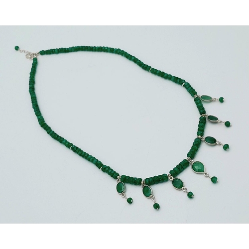 924 - An Emerald Gemstone Necklace with Emerald Drops. 44cm.
