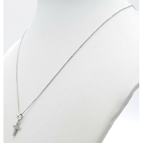 559 - An Italian 18K White Gold Necklace with a 9K gold Stone Set Cross Pendant. 40cm and 15mm. 1.25g tota... 