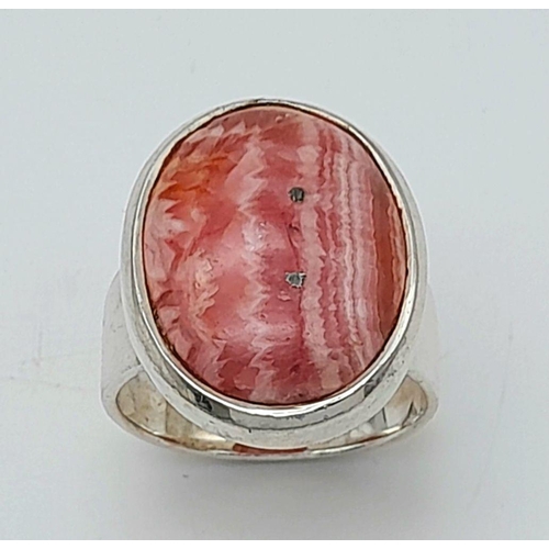 547 - A 925 Sterling and large Agate Cabochon Ring. Size N.