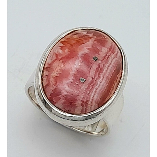 547 - A 925 Sterling and large Agate Cabochon Ring. Size N.