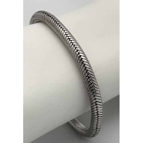 874 - A vintage Silver (tests as) Foxtail Link Bracelet. 17cm. 30g